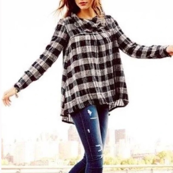Free People Walk In The Park Plaid Tunic Cowl Neck Top Size Medium Black - Picture 1 of 5